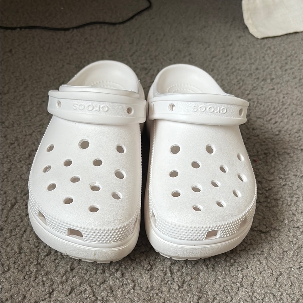 Women’s platform Crocs White Clogs